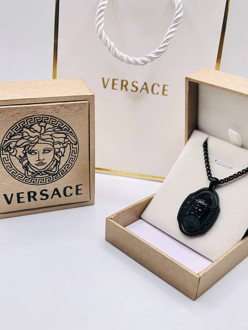 Collier Versace apour Homme