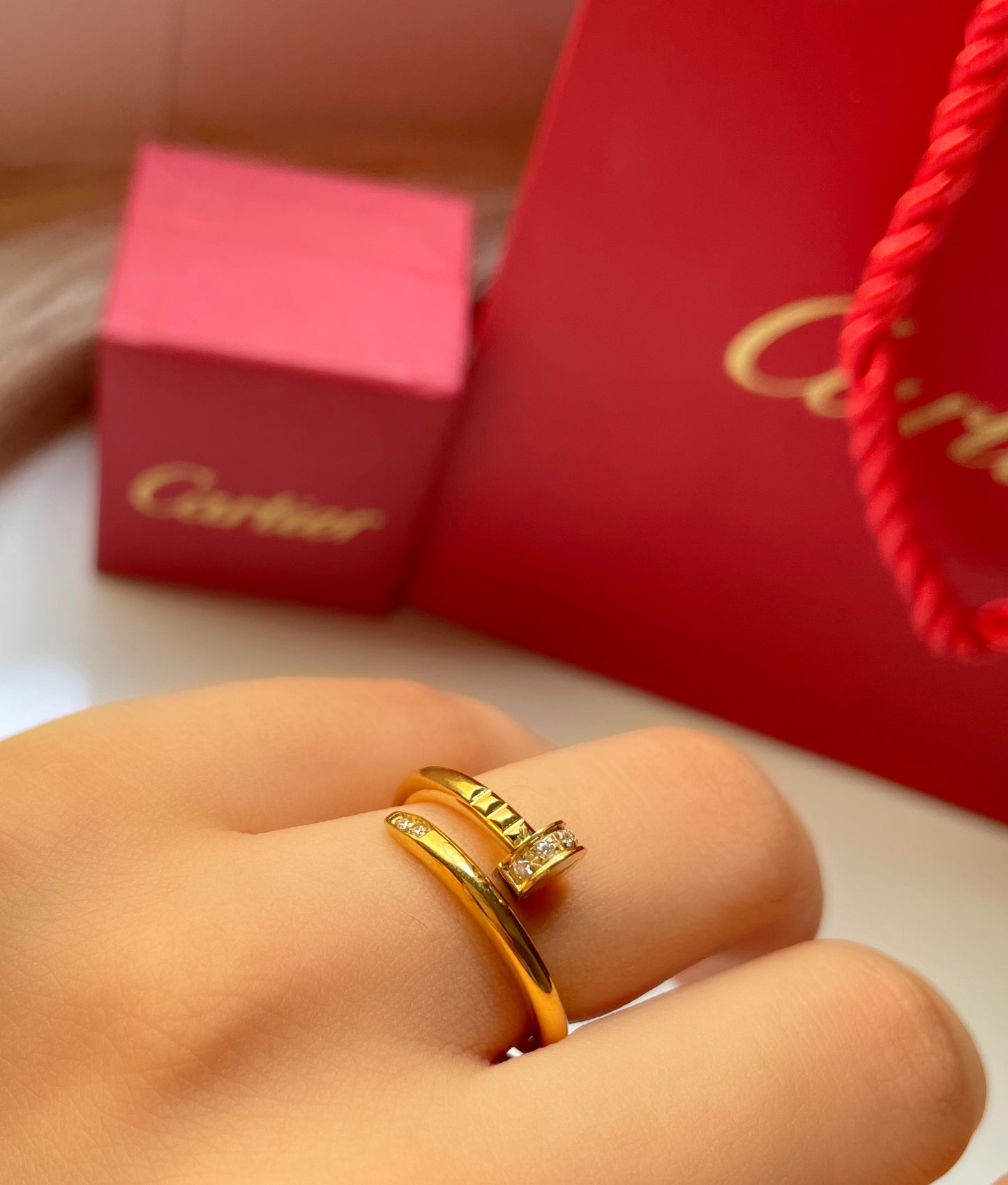 Bague Cartier Clou avec strass