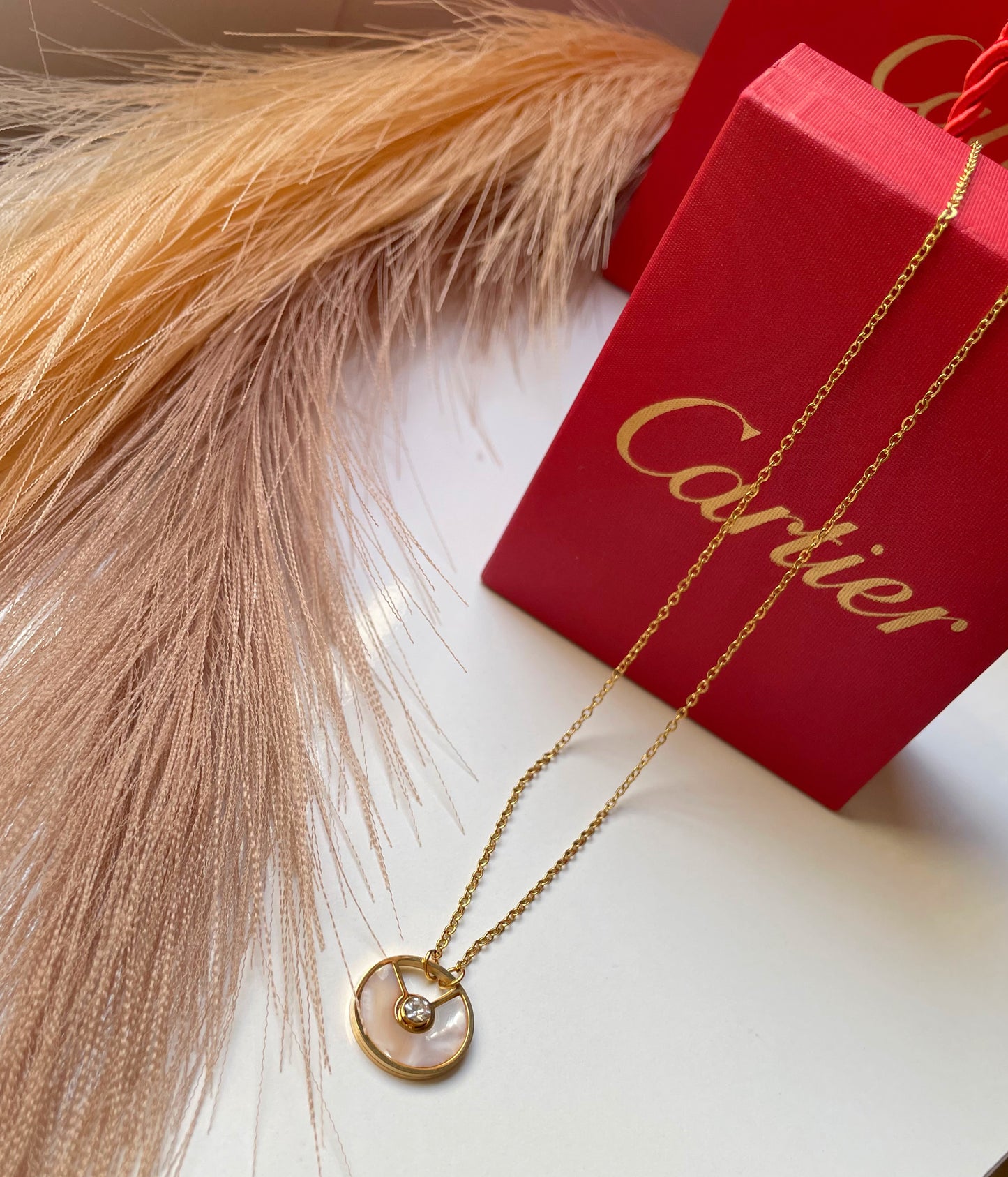 Collier Cartier Amulette doré