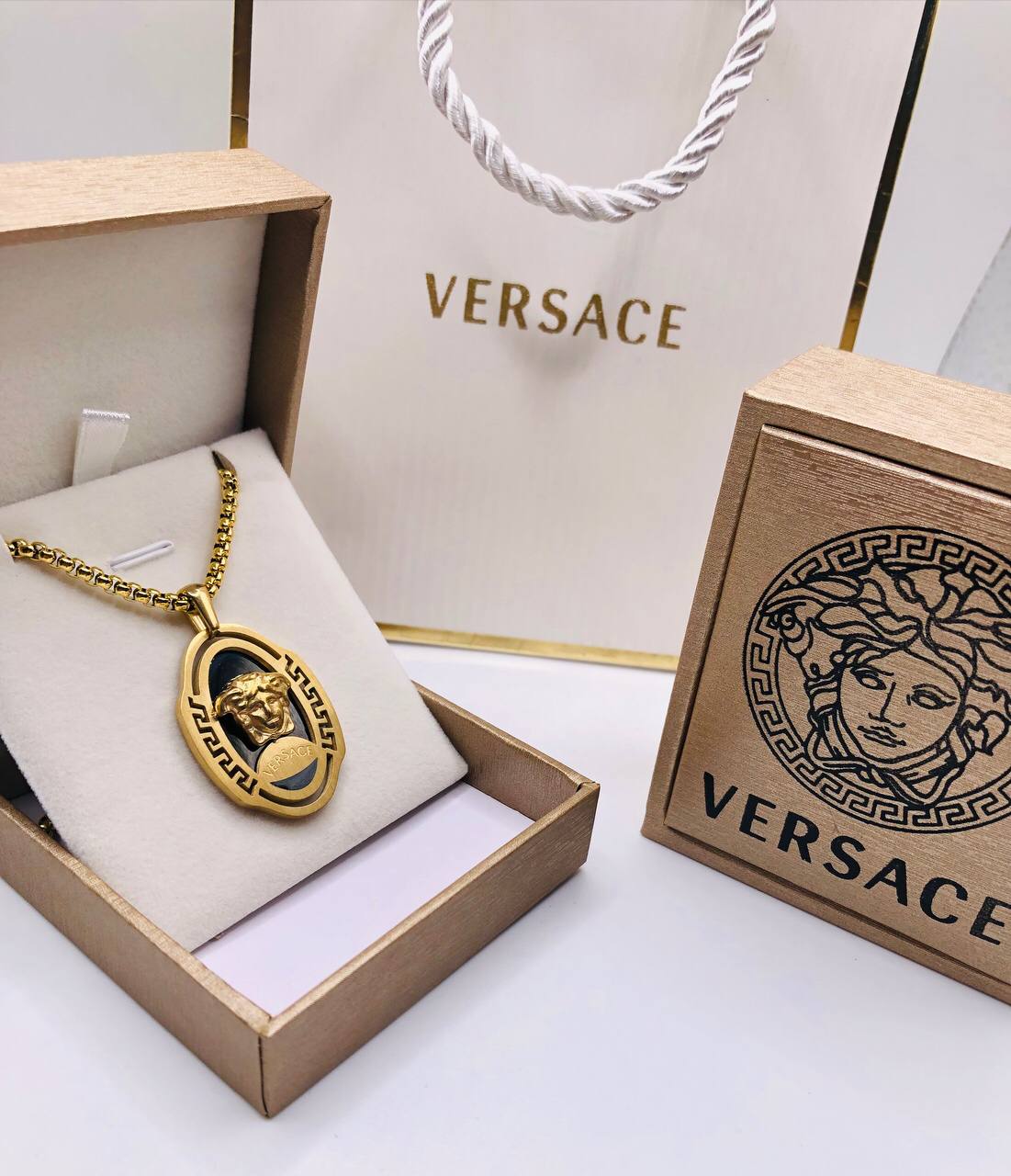 Collier Versace apour Homme