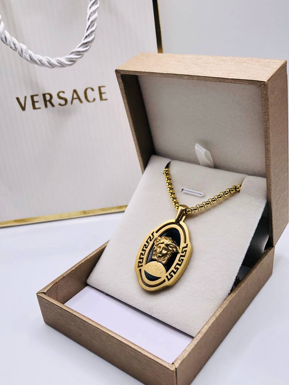 Collier Versace apour Homme