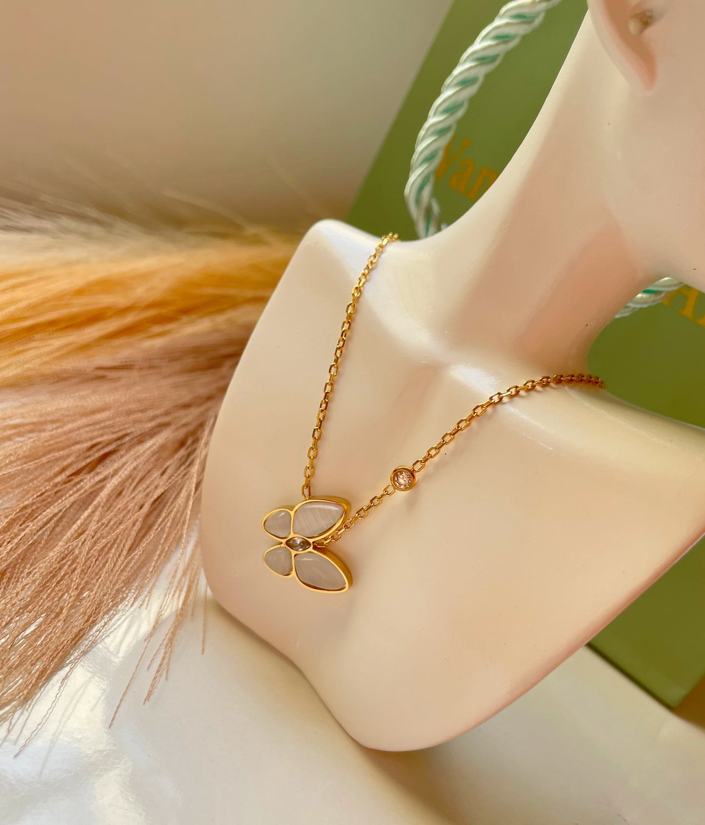 Collier Van Cleef & Arpels papillon doré