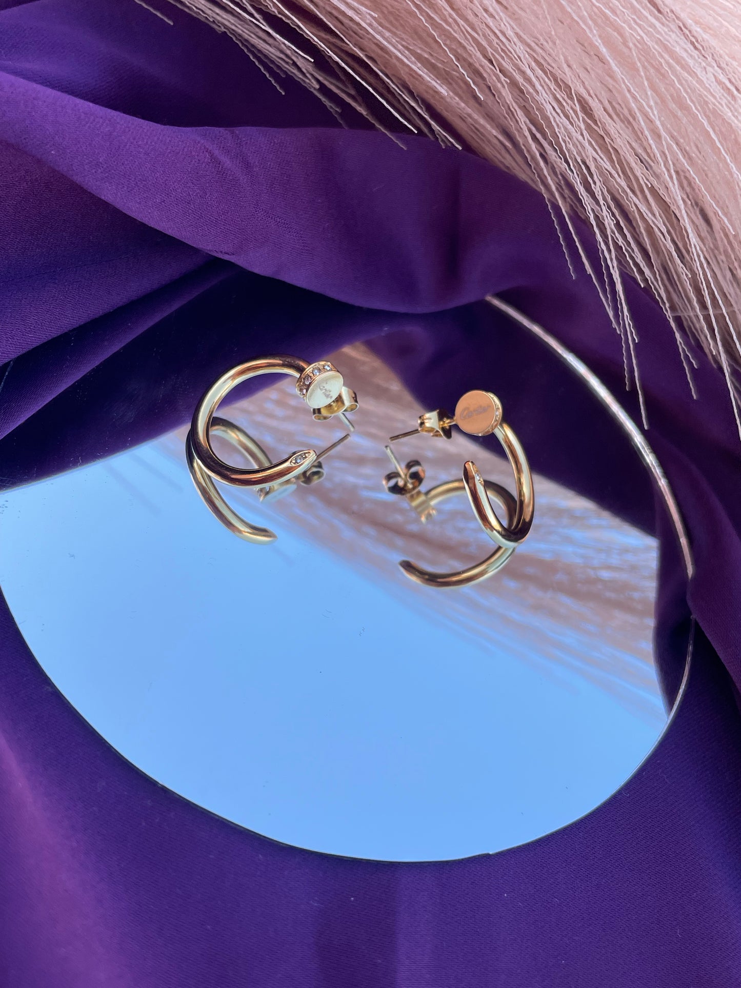 Boucles d'oreilles Cartier clou avec strass