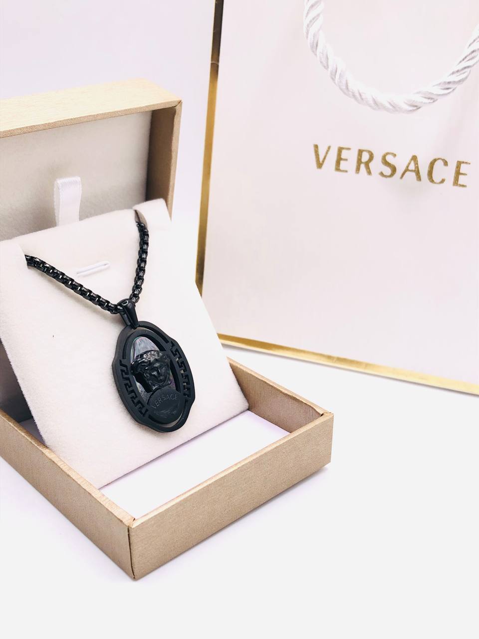 Collier Versace apour Homme