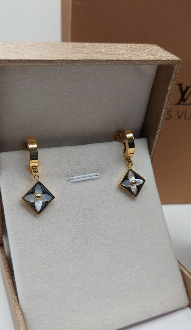 Boucles d’oreilles Louis Vuitton doré