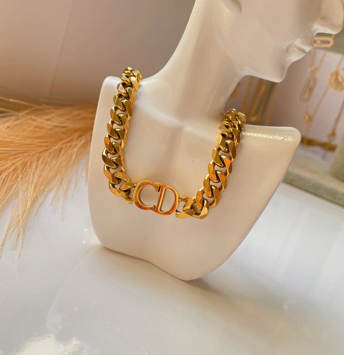 Collier Dior ras de cou doré