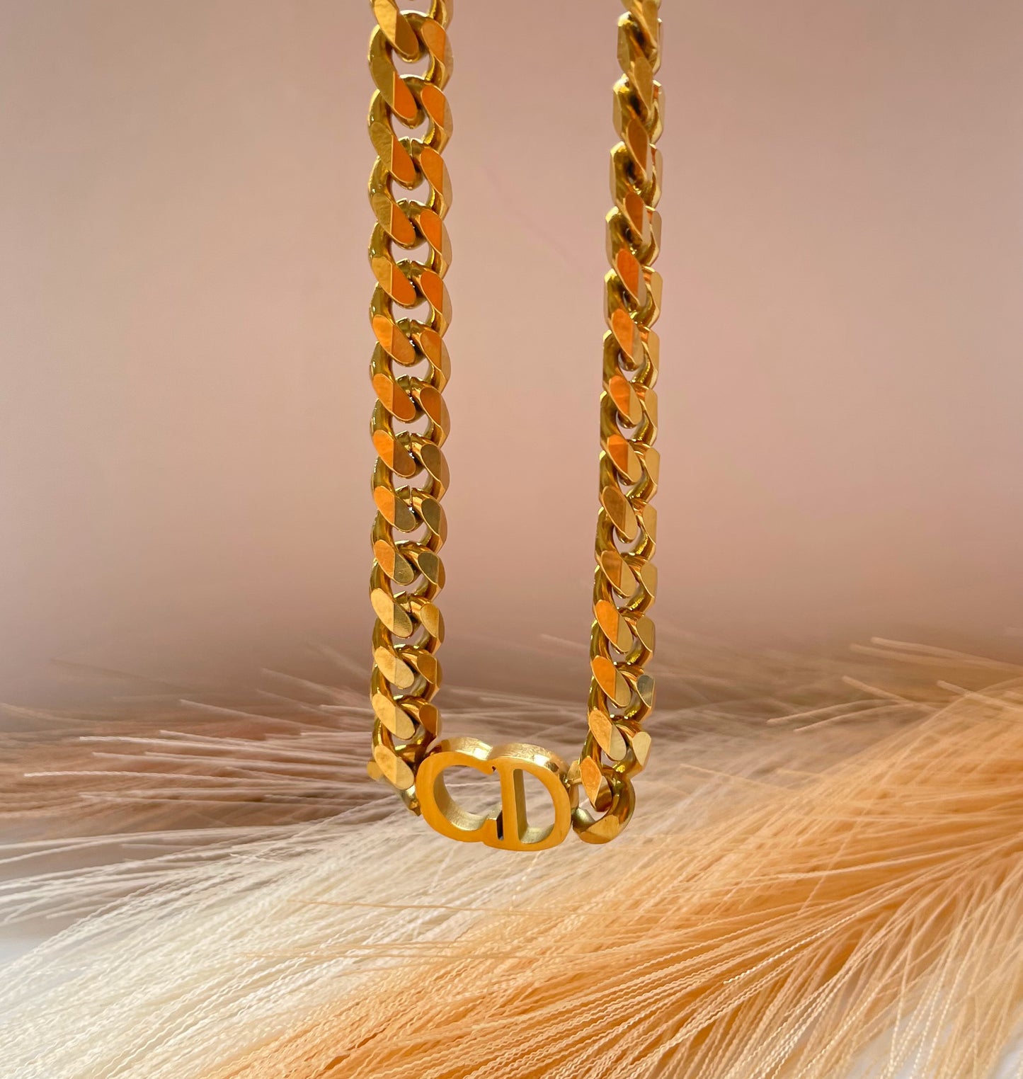Collier Dior ras de cou doré