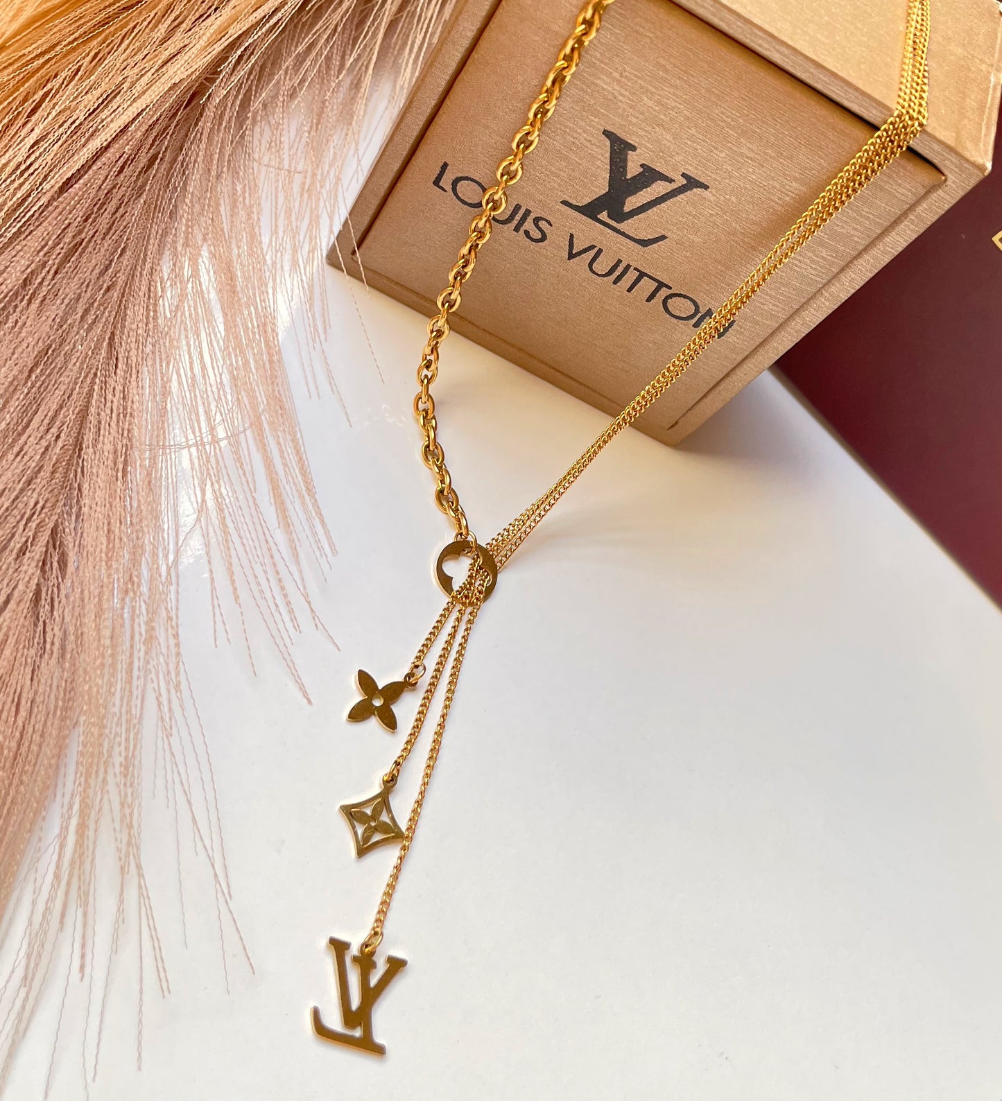 Collier Louis Vuitton doré