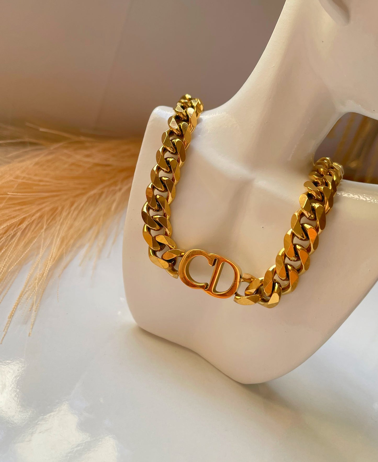 Collier Dior ras de cou doré