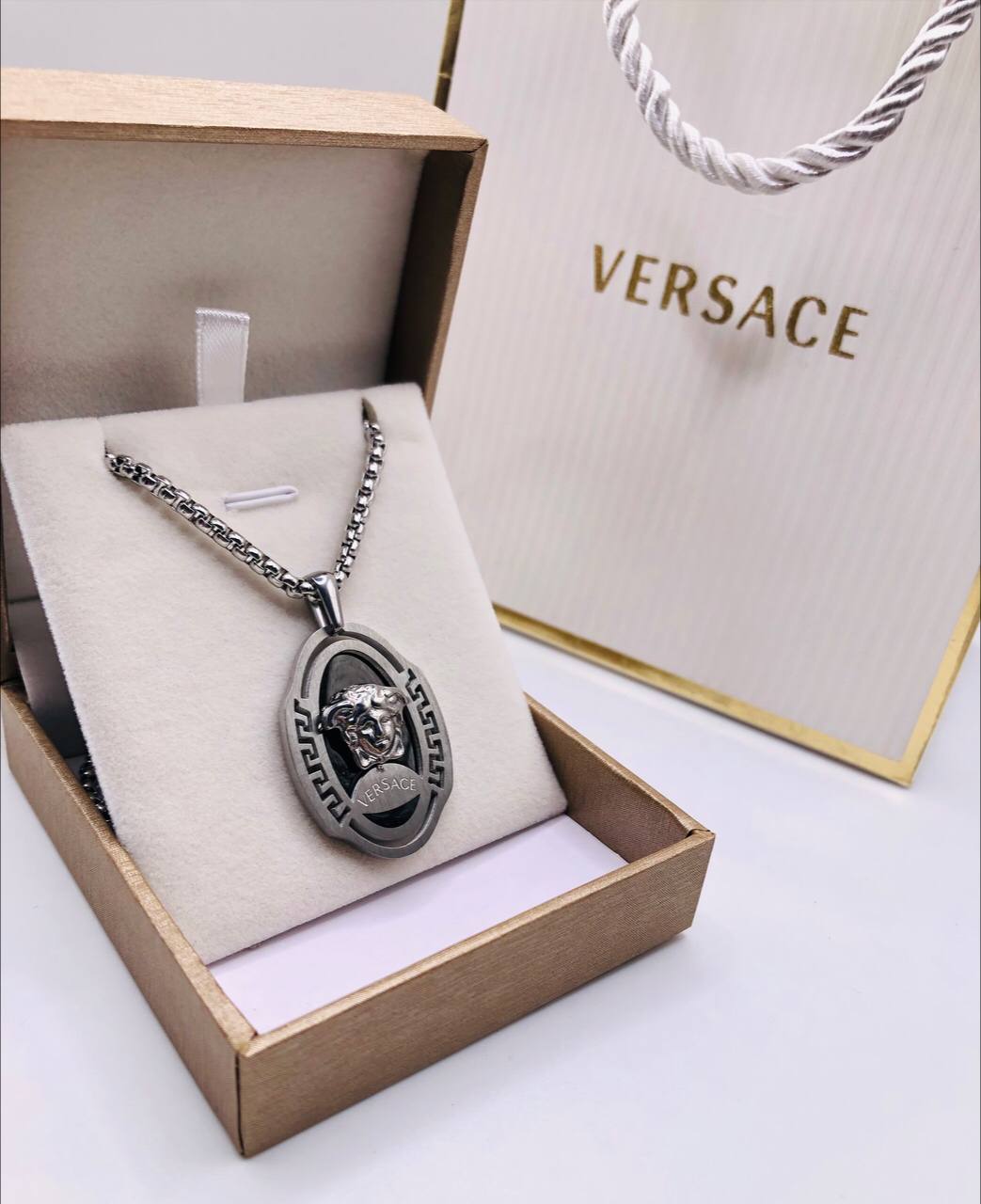 Collier Versace apour Homme