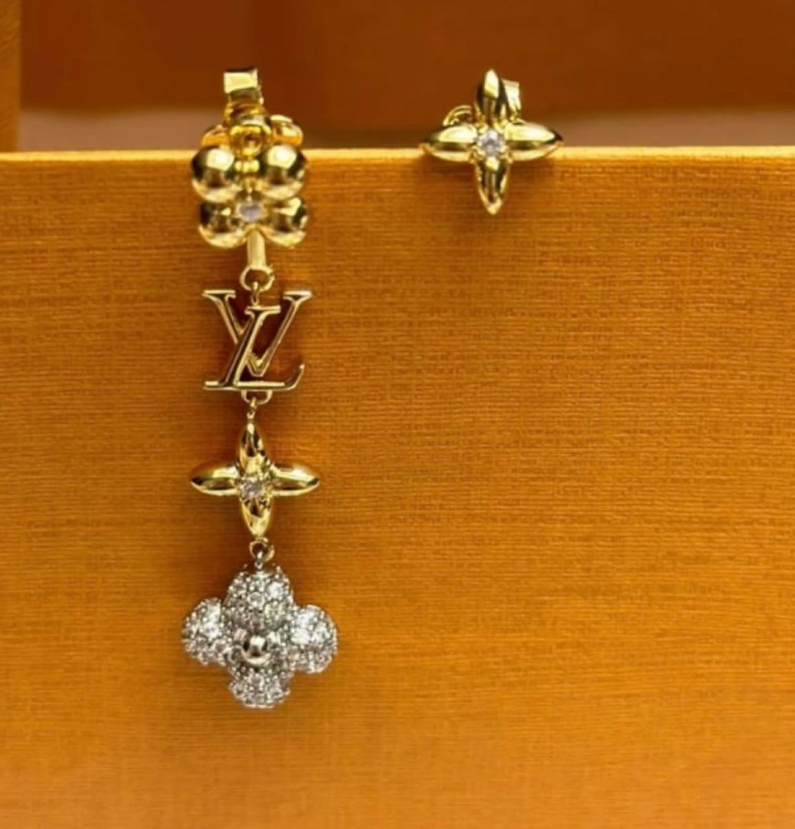 Boucles d’oreilles Louis Vuitton doré