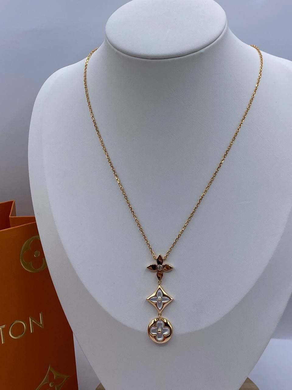 Collier Louis Vuitton doré