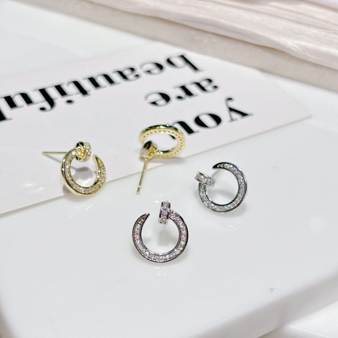 Boucles d’oreilles Cartier Clou strass
