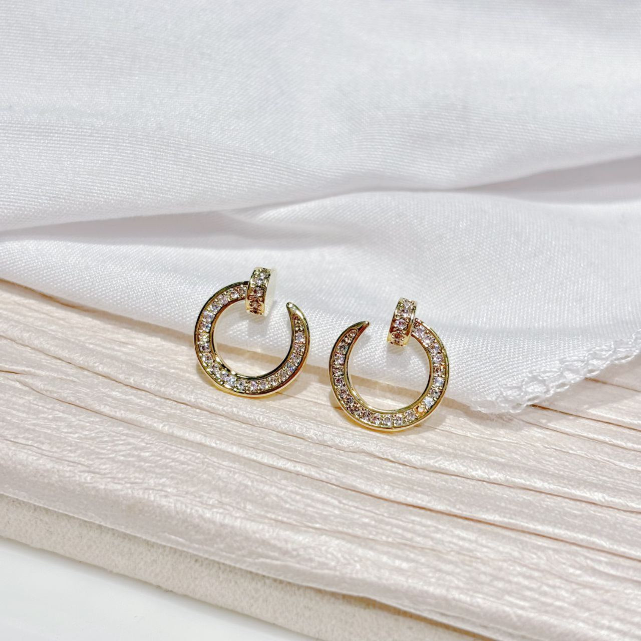 Boucles d’oreilles Cartier Clou strass