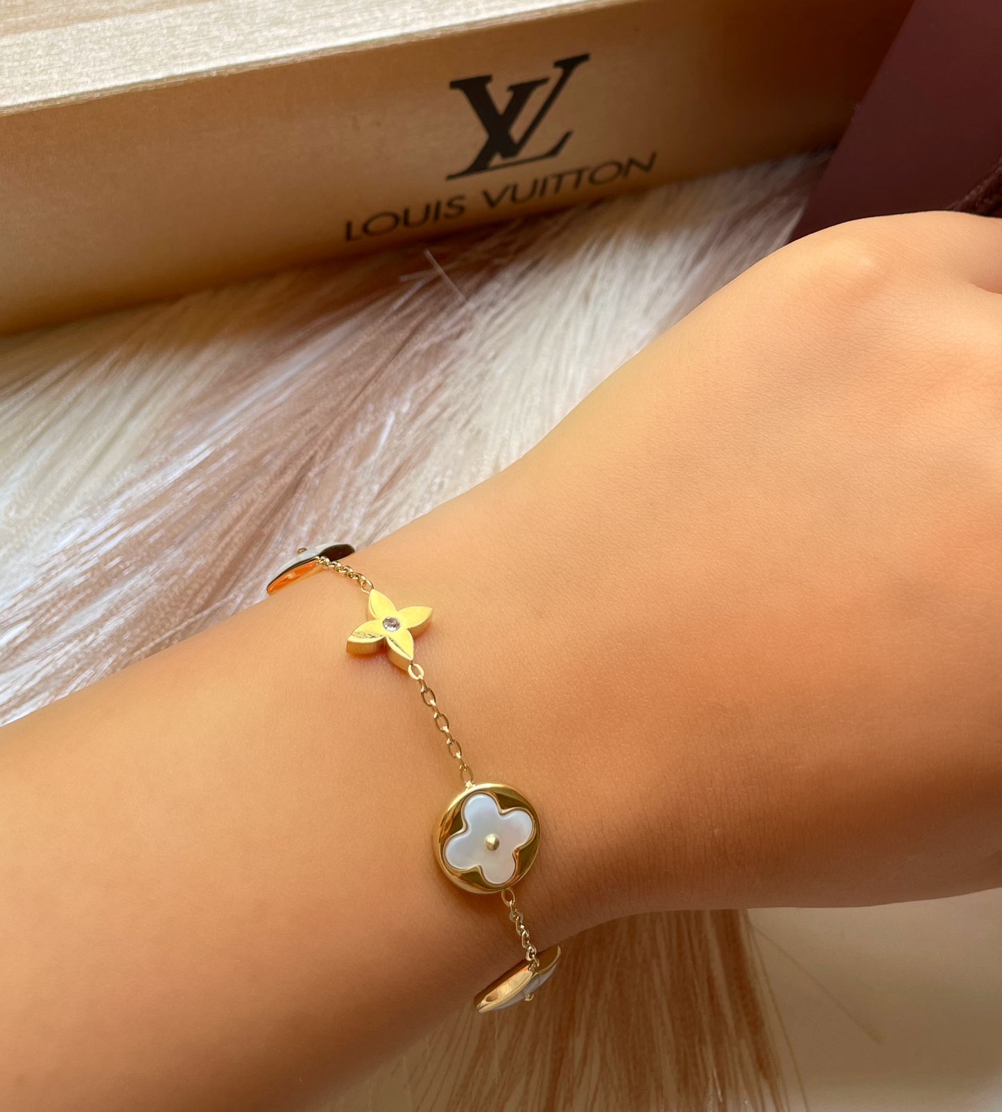 Gourmette Louis Vuitton doré