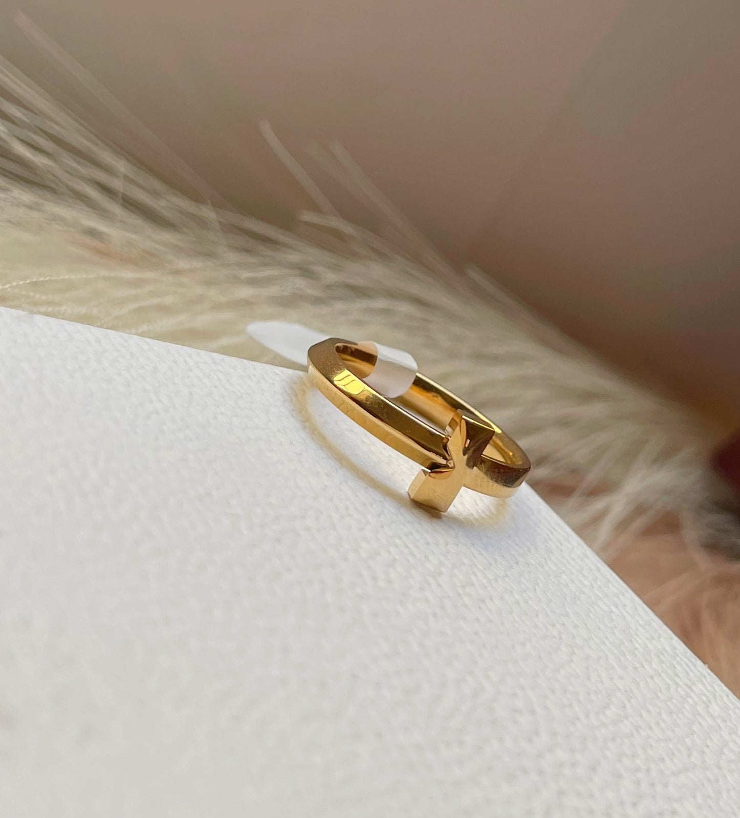 Bague Tiffany & Co T simple doré