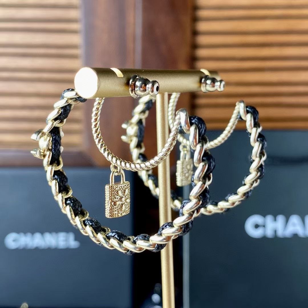 Boucles d’oreilles doré Chanel