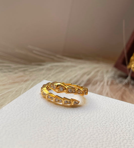 Bague Bvlgari serpenté full strass doré