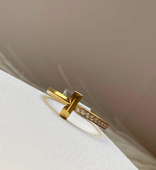 Bague Tiffany & Co T avec strass doré