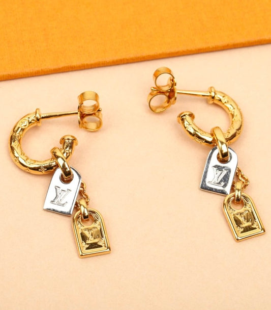 Boucles d’oreilles Louis Vuitton doré avec argenté