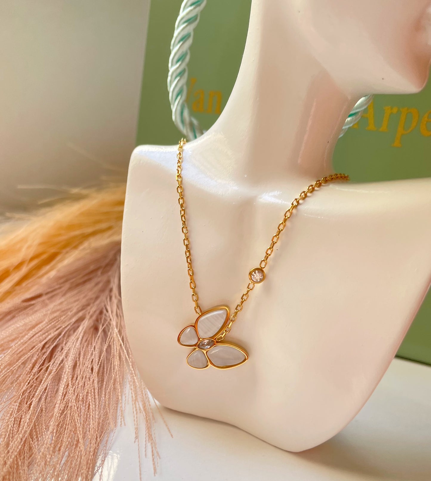 Collier Van Cleef & Arpels papillon doré