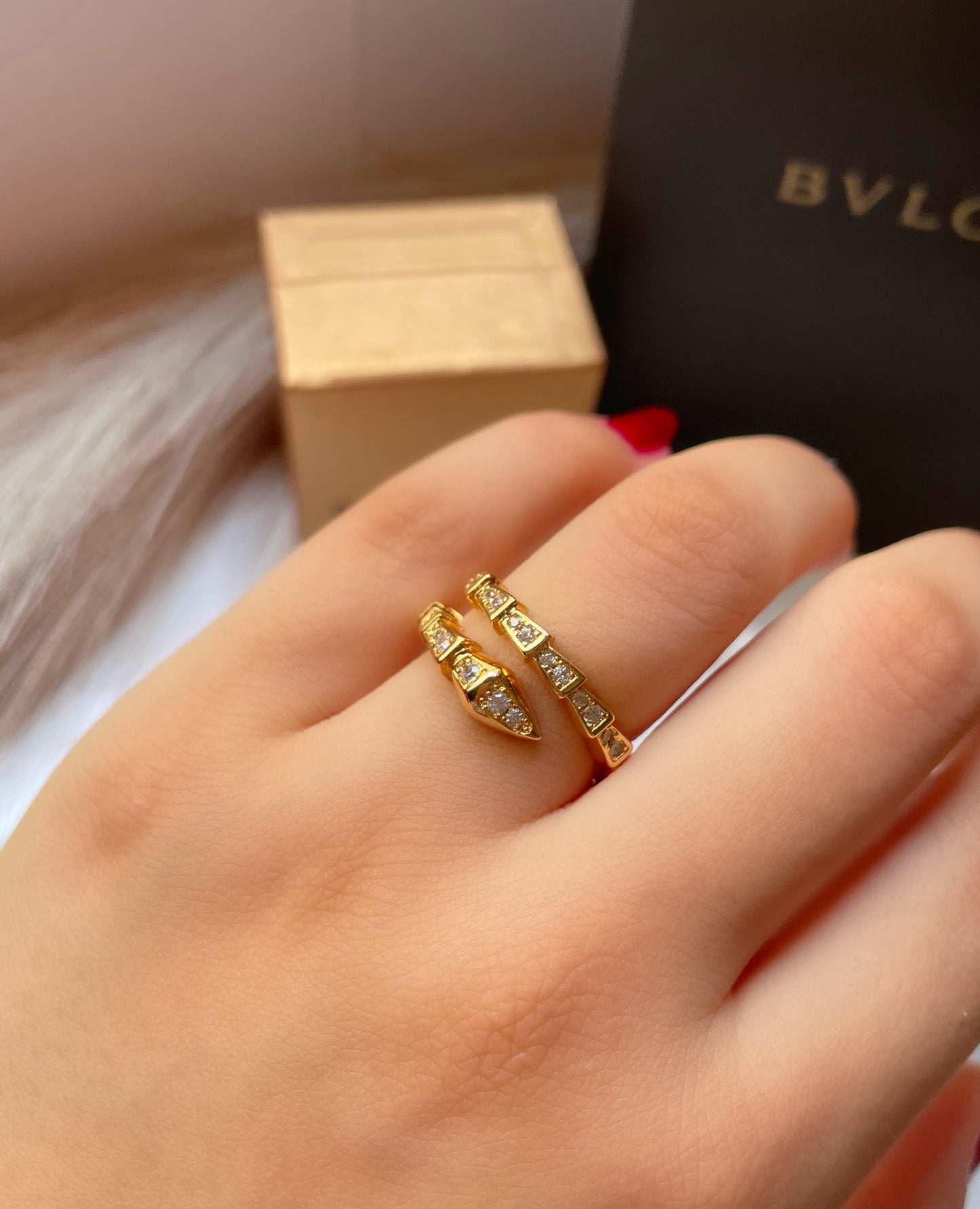 Bague Bvlgari serpenté full strass doré