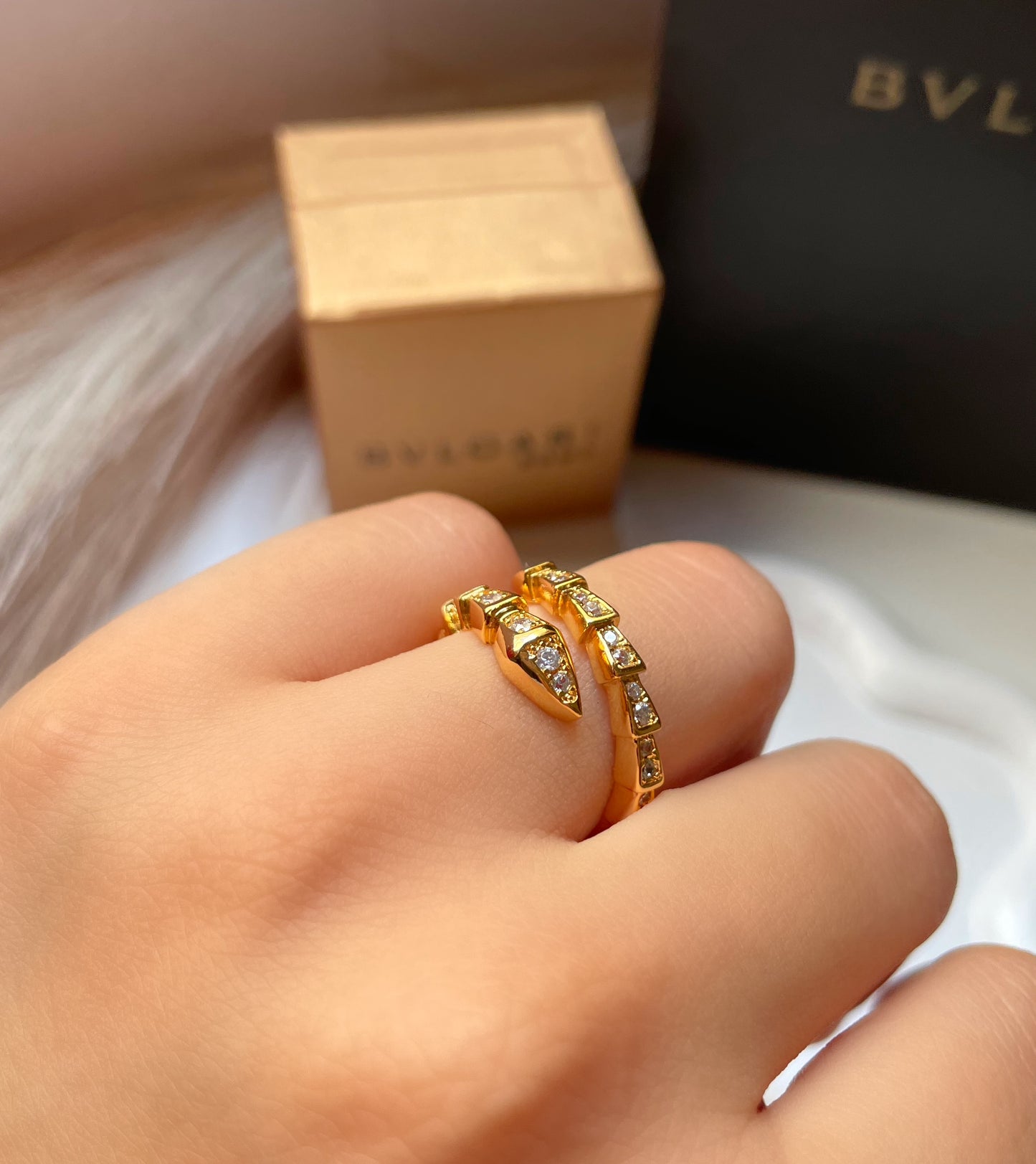 Bague Bvlgari serpenté full strass doré