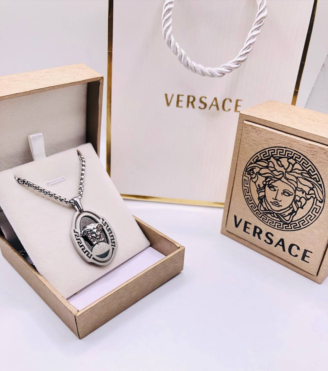 Collier Versace apour Homme