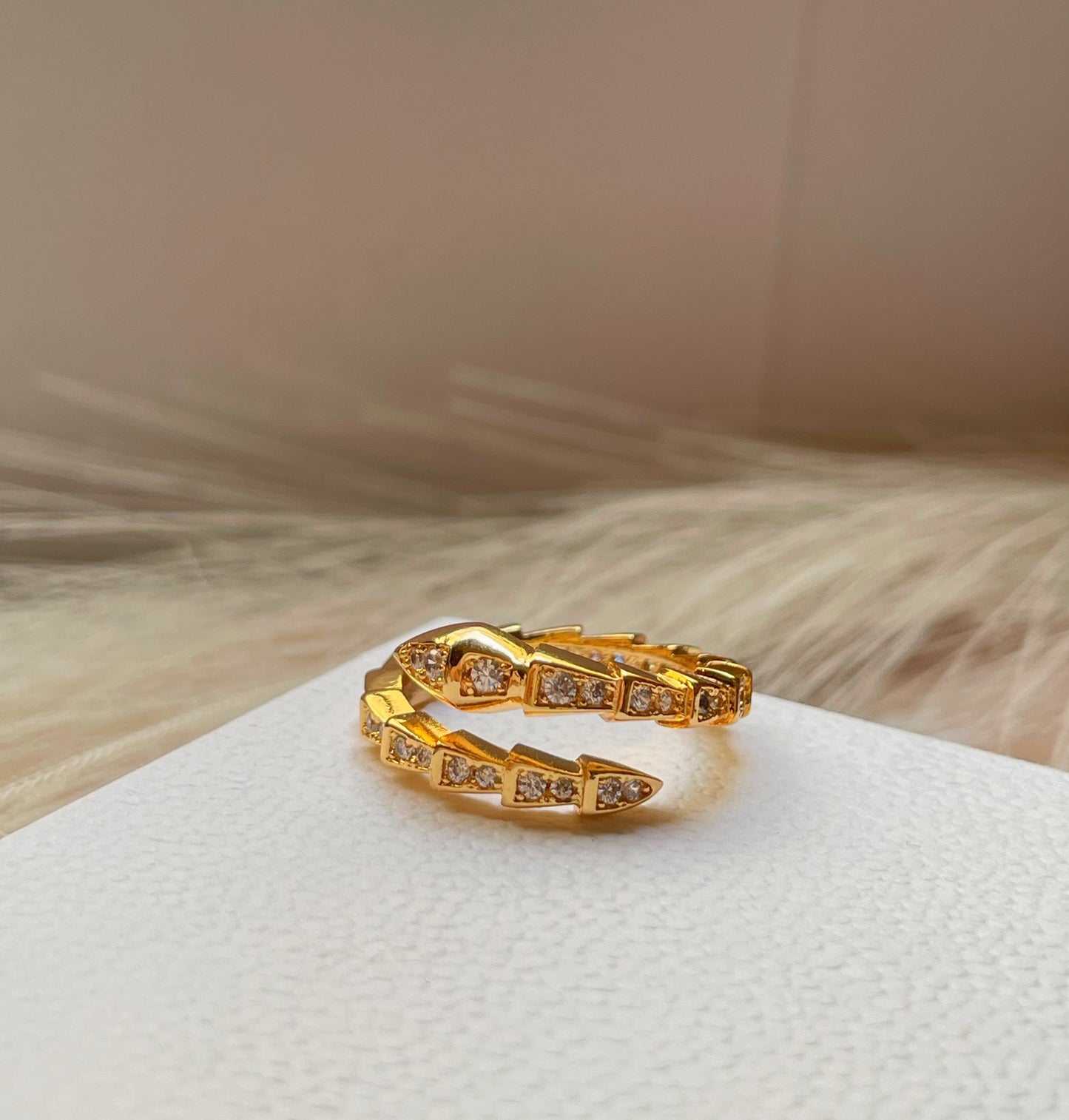 Bague Bvlgari serpenté full strass doré