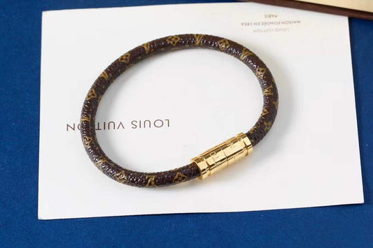 Bracelet Louis Vuitton cuir magnétique